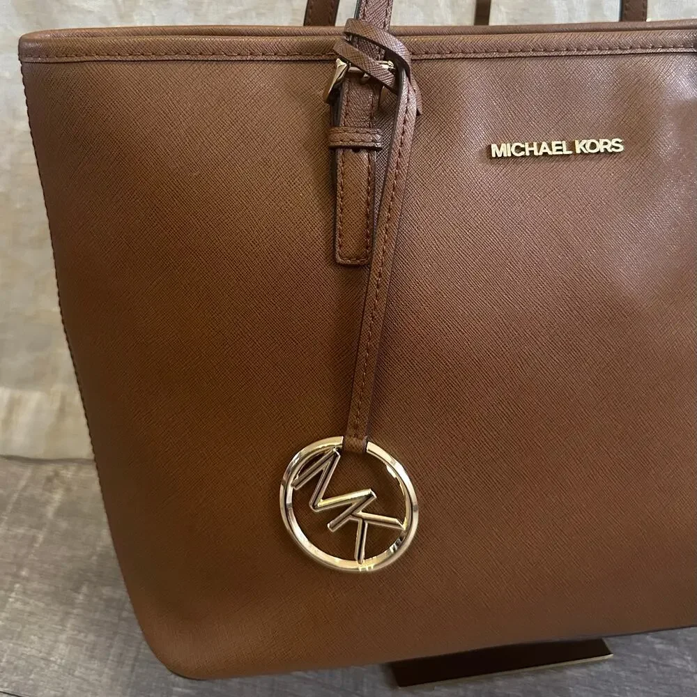 Michael Kors Jet Set Medium Travel Tote Bag Brown Saffiano Leather Zip Top - Picture 2 of 11